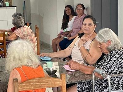 Dany Martins celebra a memria do filho, Gui, em confraternizao na Vila Frederico Ozanam