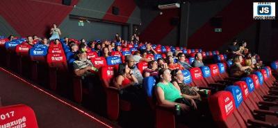Grupo ADAPTA e IF Sul de Minas levam pessoas com deficincia ao Cine 14 Bis para o filme 