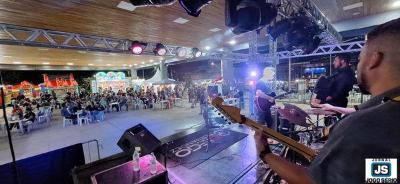 tima gastronomia, tributos a Iron Maiden e Metallica hoje no 