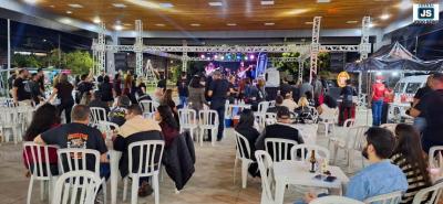 Heavy metal e atrativos gastronmicos na 3 noite do 