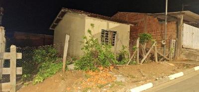 Moradores pedem providncias sobre imvel abandonado entre o Rancho Alegre e o Jardim Rosana