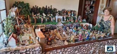 Inspirada pelo pai, dona Cida Romeiro encanta com a criatividade em seu imenso prespio