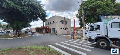 Rede eltrica que tanto prejuzo causou a comerciantes da Grande Avenida  substituda 