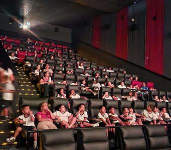 LEI PAULO GUSTAVO: Alunos da rede municipal em Guaxup visitam o Cine 14 Bis e assistem filmes gratuitamente 