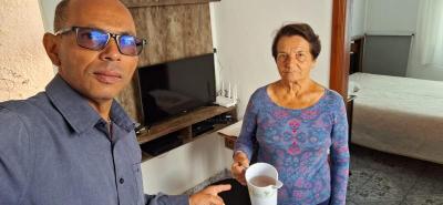 Consumidora reclama de gua suja distribuda pela Copasa em Guaxup 