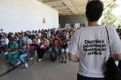 Servidores da educao cobram pagamento integral do piso