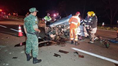 Quatro mortos e um gravemente ferido em violenta coliso na rodovia de Passos