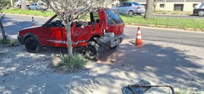 Trs adultos e um beb envolvidos em coliso entre carros no Polo Industrial de Guaxup