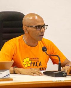 Vereador Carlo estampa a insatisfao dos guaxupeanos com a taxa de esgoto e o valor da conta de gua