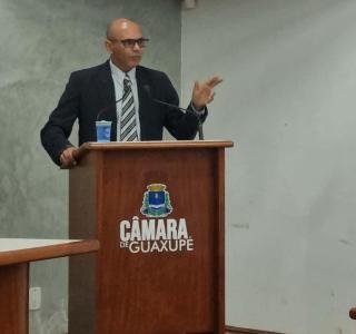 Vereador Carlo pede melhorias a bairros populares, destaca o valor do emprego e critica motoristas que abusam da velocidade 