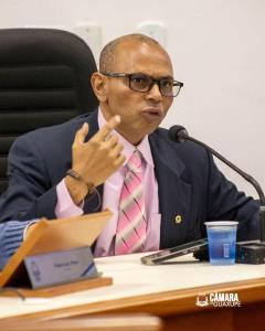 Vereador Carlo recorda as dez mil abstenes da ltima eleio e destaca sua preocupao com o desinteresse do povo pela poltica 