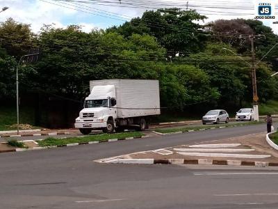 Lei aprovada por vereadores de Guaxup colocar fim ao problema das fiaes soltas nos postes da cidade 