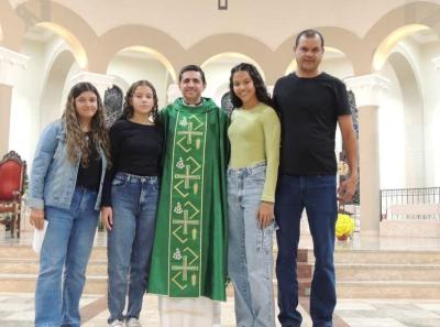 Guaxupeana testemunha a graa alcanada em favor da filha, por intercesso de Dom Incio Joo Dal Monte