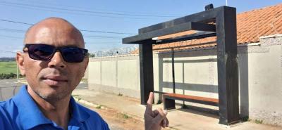 Comea a instalao de ponto de nibus com cobertura no Residencial Vale Verde