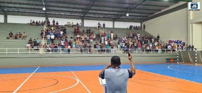F em Jesus e muita disposio para o esporte na abertura do Campeonato de Futsal da Fora Jovem Universal em Guaxup 