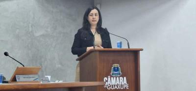 Convidada pelo presidente da Cmara, psicloga apresenta programa que auxilia famlias de crianas com TEA e outras deficincias