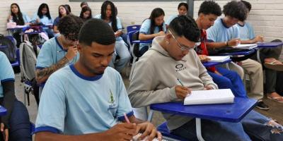 MEC orienta escolas na escolha de livros didticos para o ensino mdio