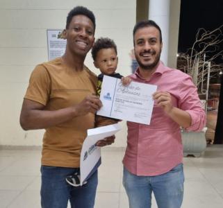 Artista guaxupeano  homenageado na Cmara por contribuir com o Parlamento Jovem
