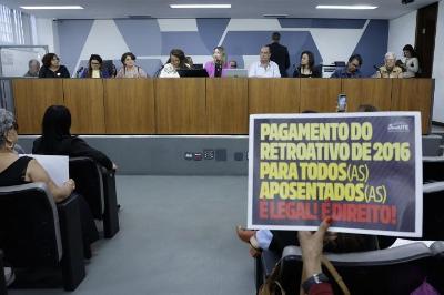 Governo de Minas ainda no tem data para pagar servidores pblicos aposentados