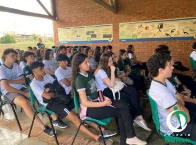  Alunos do Colgio Dom Incio visitam Ncleo de Educao Ambiental da Cooxup 
