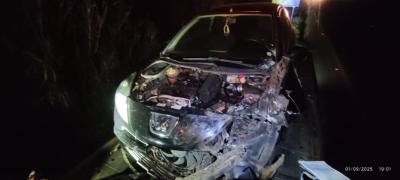 Coliso entre van escolar e automvel na rodovia entre Areado e Alfenas