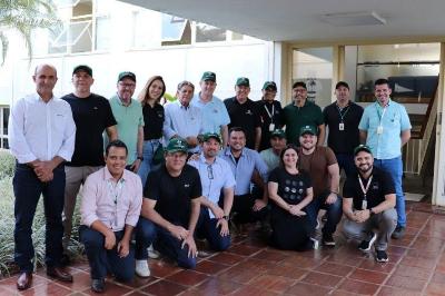 Cooxup recebe gestores da Distribuidora Deycon