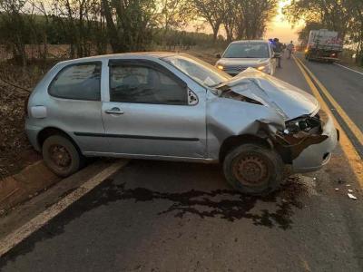 Grave acidente na MGC-369 deixa trabalhador com fratura exposta e interdita rodovia