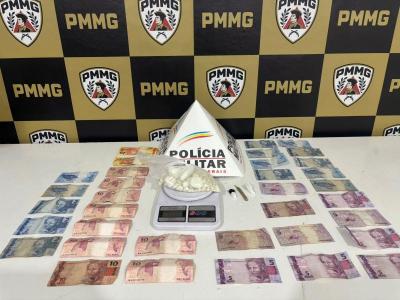 PMs de Guaxup apuram denncia de trfico de cocana em ocorrncia com priso de comerciante