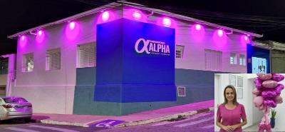 Com a fachada adornada para a campanha 