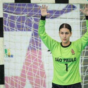 De Guaxup ao topo: Rafaela Mussarra, a jovem goleira que j brilha no handebol nacional