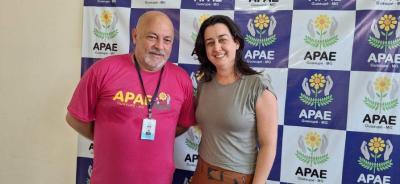 Psicloga Luciana Brbara iniciar, na Apae de Guaxup, projeto para capacitar famlias de pessoas deficientes 