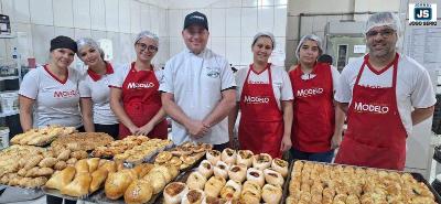 Equipe da Panificadora MODELO recebe chef da Cecoti Alimentos para mais uma capacitao 
