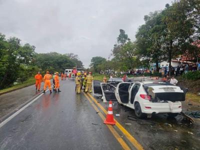 Coliso frontal deixa uma vtima fatal e quatro feridos na BR-459, em Pouso Alegre