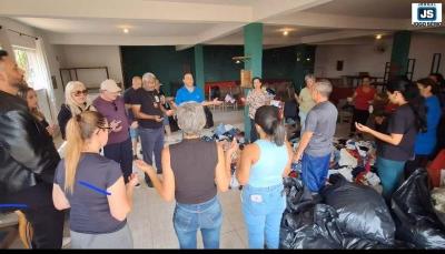 Du Gobatti arrecada 50 mil peas de roupas seminovas junto a artistas em SP e beneficia entidades de Guaxup