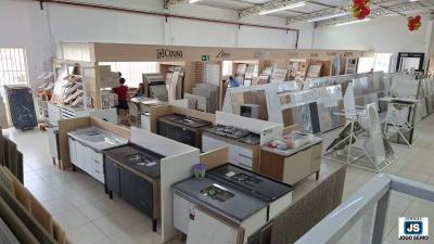 s vsperas de inaugurar seu novo showroom, GUAXUCABOS est cada dia melhor