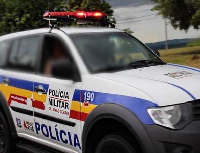 PMs localizam simulacro de arma de fogo com rapaz que assaltaria comrcio em Guaxup