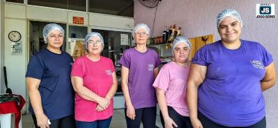 Equipe do Restaurante e Marmitex da Ivonete completa mais um ano de muita luta e sucesso absoluto