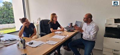 Ap�s conseguir R$ 300 mil com o deputado Z� Silva � Sa�de de Guaxup�, vereador Carl�o faz novos pedidos ao parlamentar 