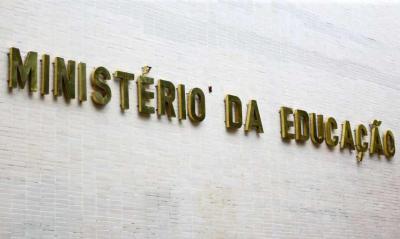Governo recomp�e or�amento para educa��o e ci�ncia