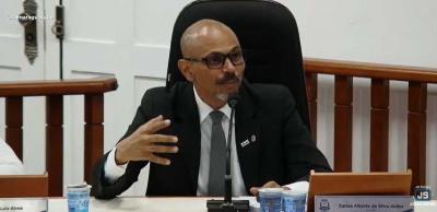 Vereador Carl�o critica fake news sobre vacinas e incentiva a popula��o a se imunizar contra a Dengue e a Covid-19