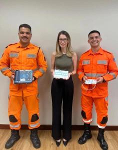 Pelot�o de Bombeiros de Guaxup� recebe novos eletrodos para refor�ar atendimento em emerg�ncias