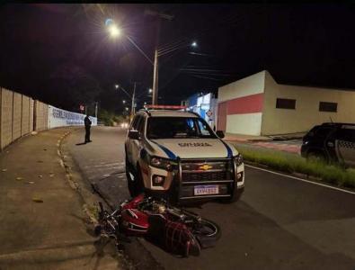 Motociclista � detido por PMs ap�s dire��o perigosa em Guaxup� 