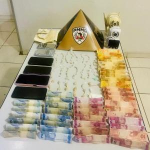 Pol�cia Militar prende suspeito por tr�fico de drogas e apreende entorpecentes em Monte Belo