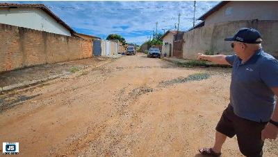 Moradores pedem pavimenta��o e rede pluvial que colocar� fim a inunda��es em resid�ncias na cidade de Guaxup� 