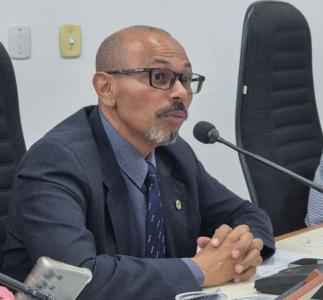 Vereador Carl�o elogia a grandeza do show ocorrido em Guaxup�, mas defende uso exclusivo da Vila Ol�mpica para o esporte