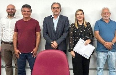 Sob a lideran�a do deputado Luizinho, membros do UNIFEG e da Prefeitura de Guaxup� participam de reuni�o na UNIFAL sobre parcerias 