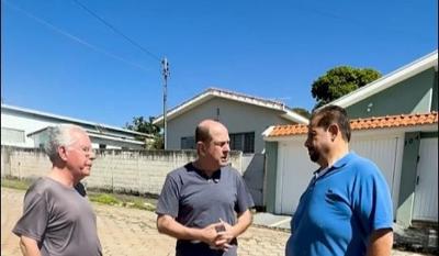 Prefeito Jarbinhas garante a moradores do Parque da Figueira que obras estruturais ser�o executadas 