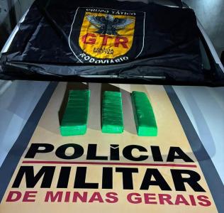 PMs capturam dupla com barras de maconha em ocorr�ncia na rodovia do Sul de Minas