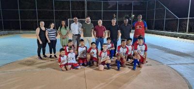 Deputado Luizinho e prefeito Jarbinhas poder�o firmar parceria para cobrir a quadra de esportes da Vila Concei��o