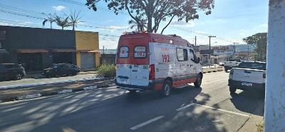 Colis�o entre caminhonete e motocicleta deixa feridos na cidade de Guaxup�